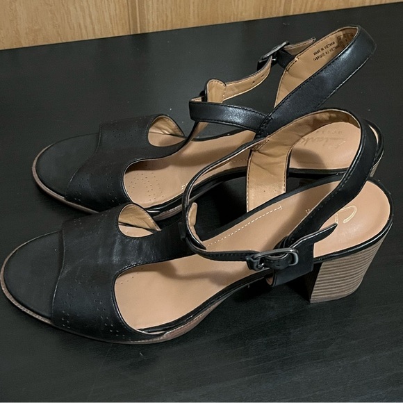 Women's Clark's Black Ciera T Strap Leather Sandals 9M - Picture 6 of 16